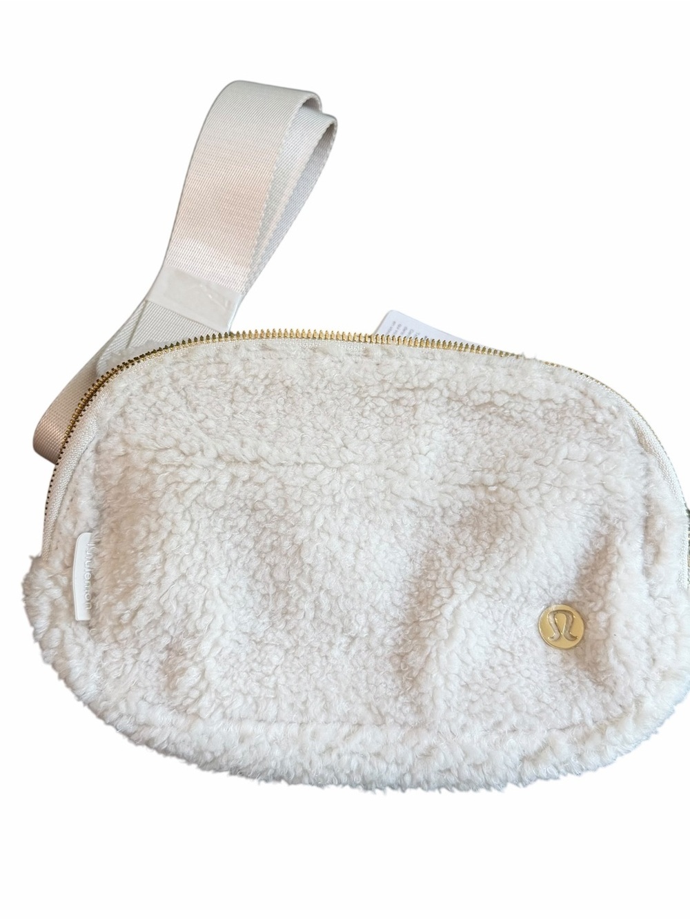 NEW Lululemon everywhere Belt bag fleece white gold - Picture 2 of 9